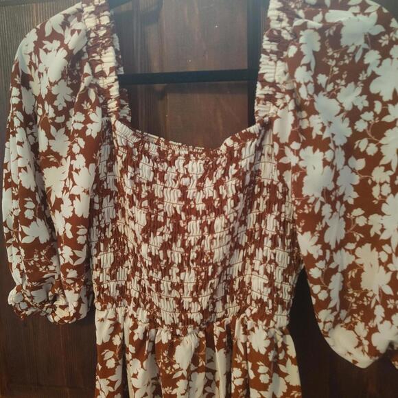 Jessica Simpson women's dress in a brown and white flower pattern - Picture 3 of 7